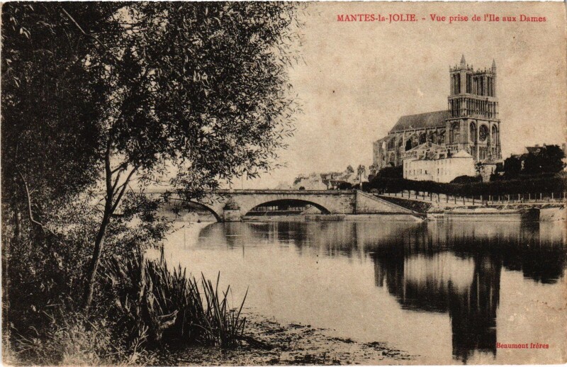 Carte postale ancienne Mantes vue prise de l'Ile aux Dames