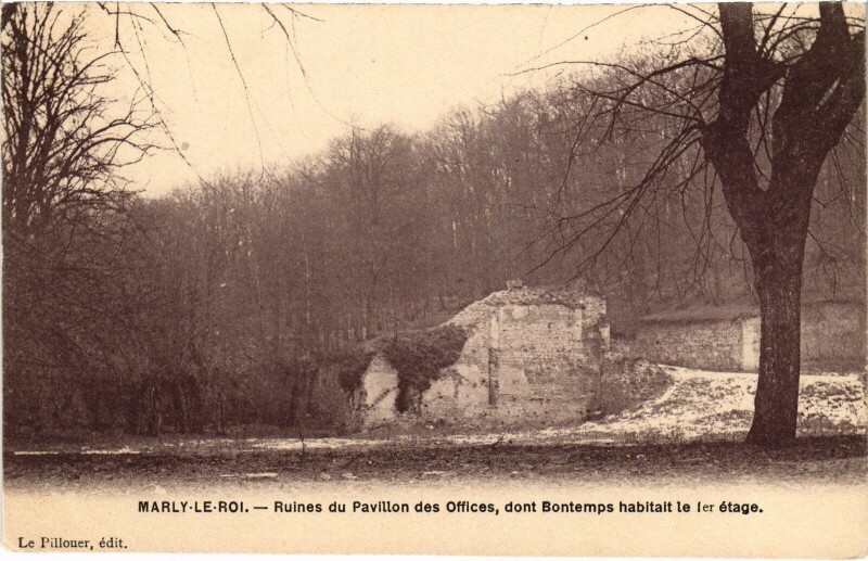 Carte postale ancienne Marly Ruines du Pavillon des Offices