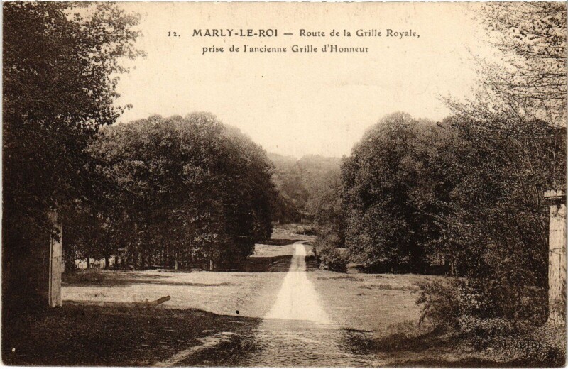 Carte postale ancienne Marly Route de la Grille Royale