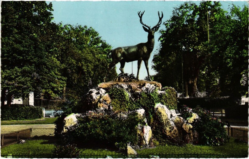 Carte postale ancienne Le Vesinet Le Cerf au Rond Point Royal