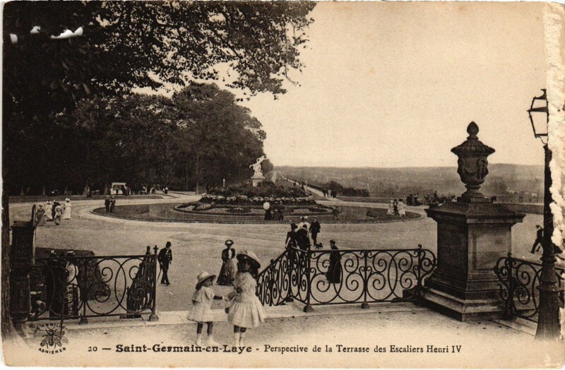 Carte postale ancienne St Germain en Laye Perspective de la Terrasse