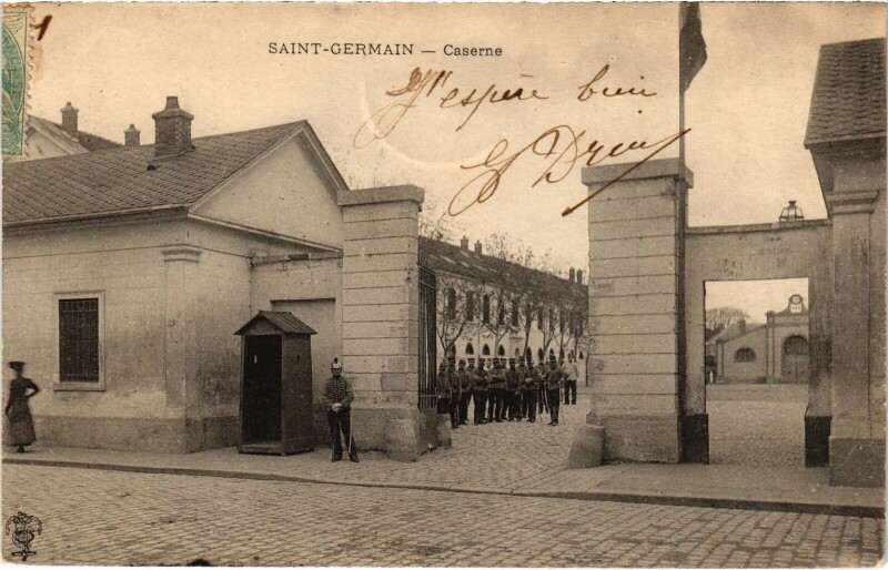 Carte postale ancienne St Germain en Laye Caserne