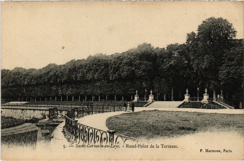 Carte postale ancienne St Germain en Laye Rond Point de la Terrasse
