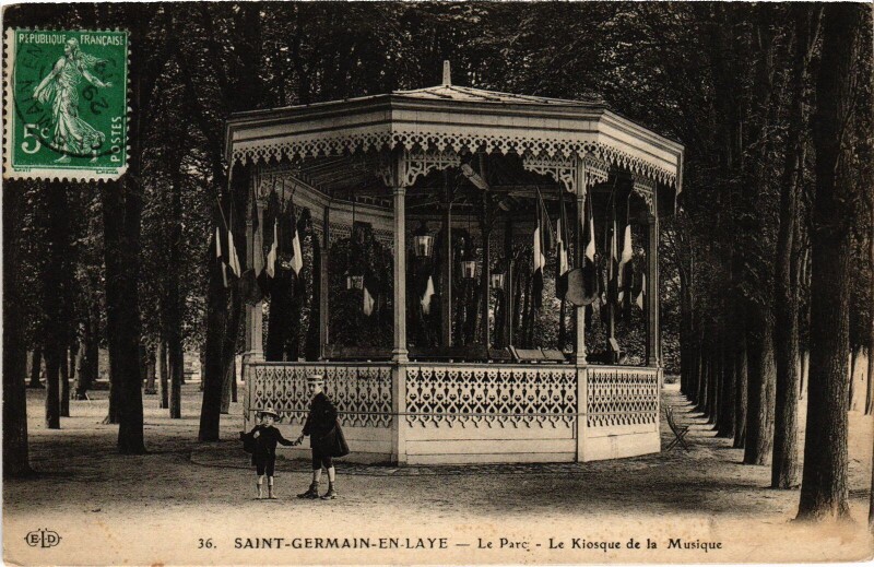 Carte postale ancienne St Germain en Laye Le Parc Kiosque de la Musique