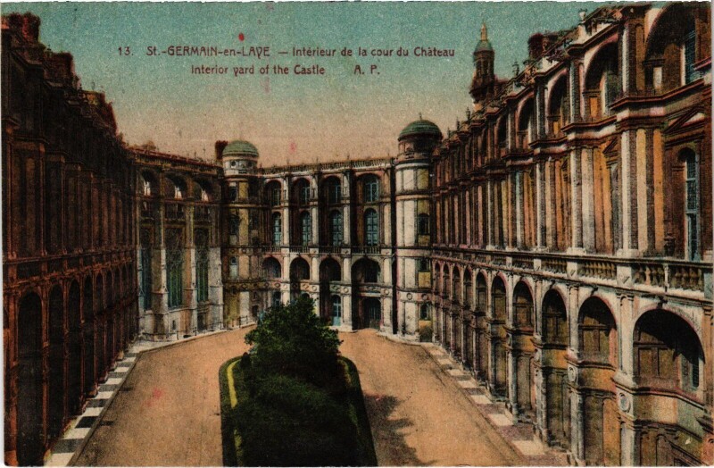 Carte postale ancienne St Germain en Laye Interieur de la Cour du Chateau
