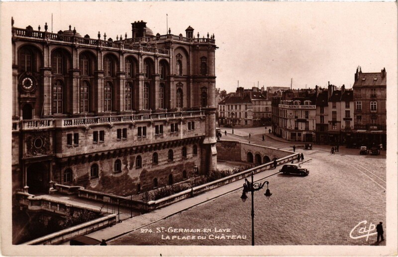 Carte postale ancienne St Germain en Laye Place du Chateau