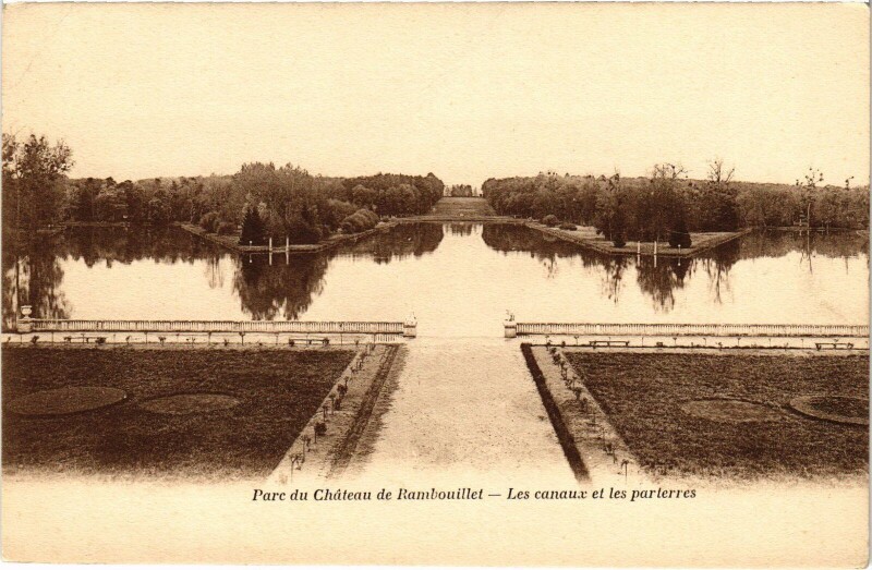 Carte postale ancienne Rambouillet Le Parc à Rambouillet