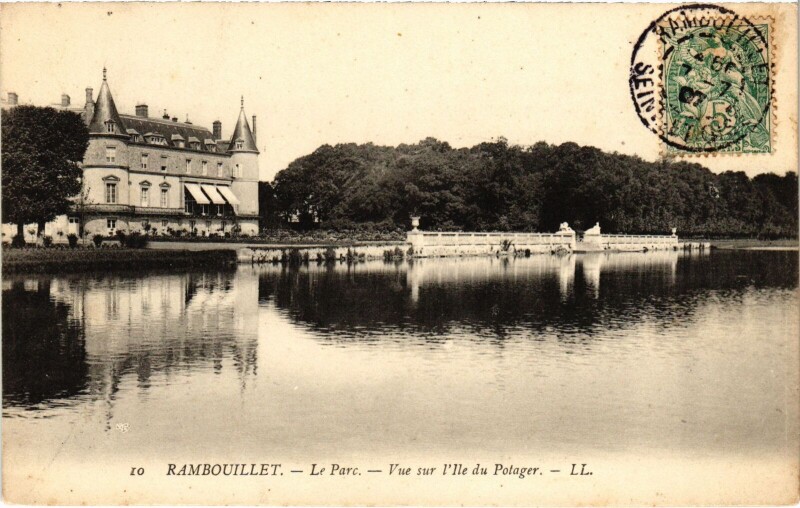 Carte postale ancienne Rambouillet Le Parc à Rambouillet