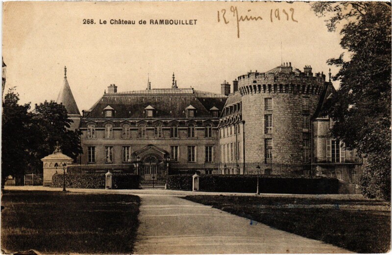Carte postale ancienne Rambouillet Le Chateau à Rambouillet