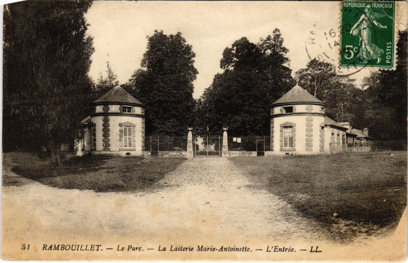 Carte postale ancienne Rambouillet Le Parc Laiterie Marie Antoinette à Rambouillet