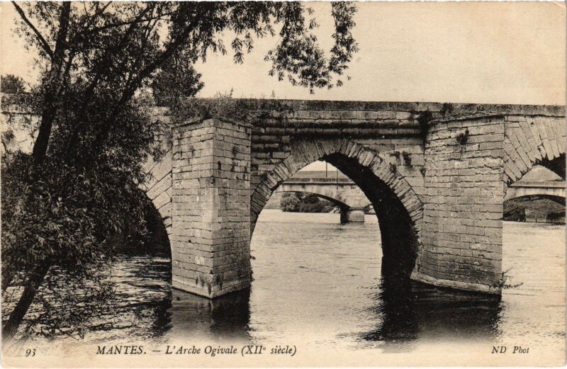 Carte postale ancienne Mantes Arche Ogivale