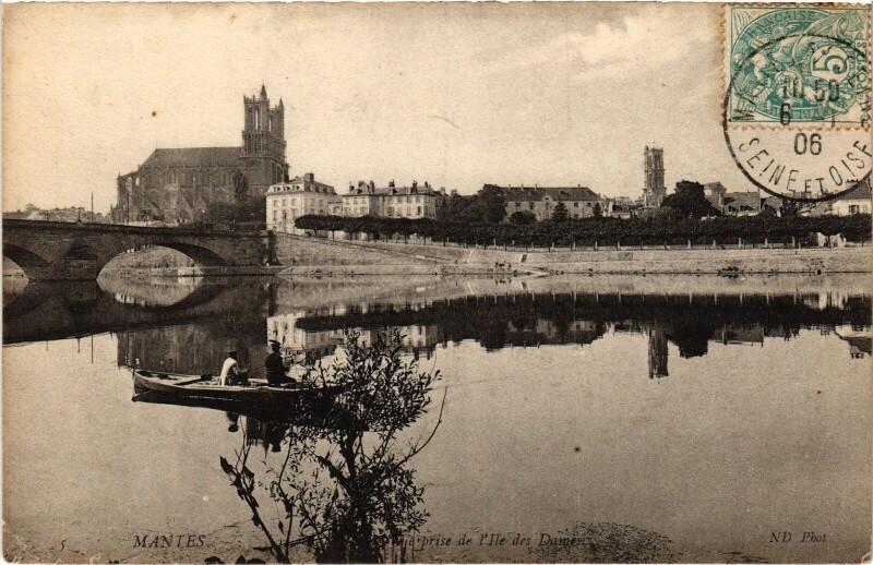 Carte postale ancienne Mantes vue prise de l'Ile aux Dames