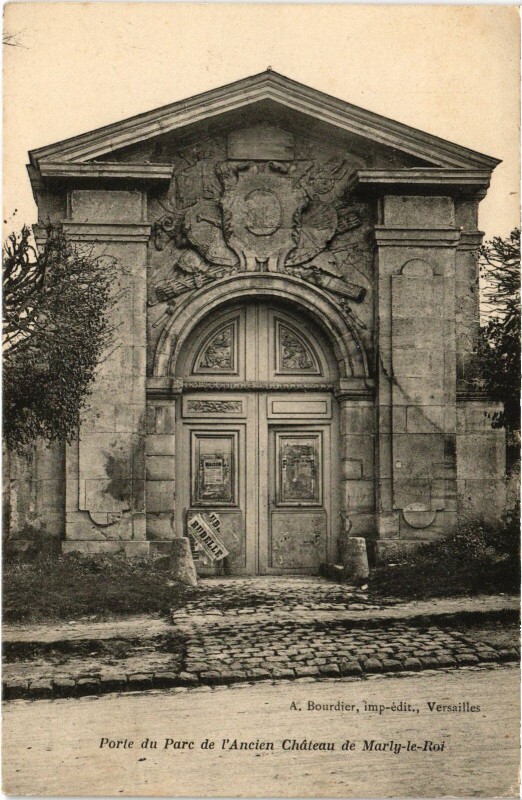 Carte postale ancienne Marly Porte du Parc de l'Ancien Chateau