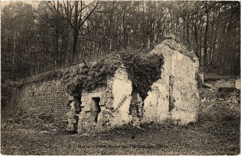 Carte postale ancienne Marly Ruines du Pavillon des Offices