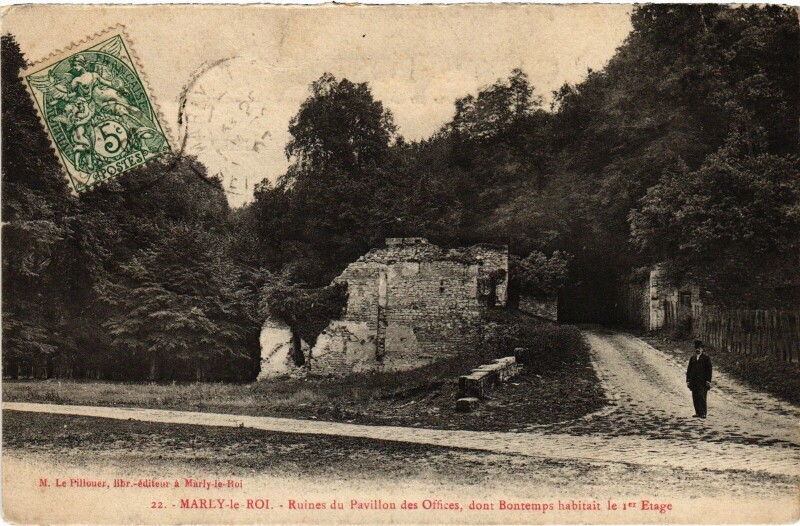Carte postale ancienne Marly Ruines du Pavillon des Offices