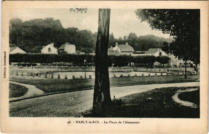 Carte postale ancienne Marly Place de l'Abreuvoir