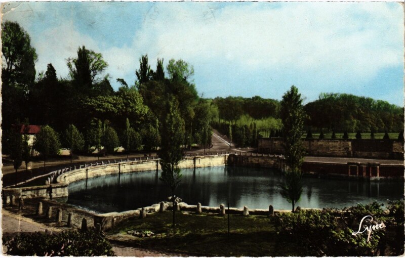Carte postale ancienne Marly Abreuvoir