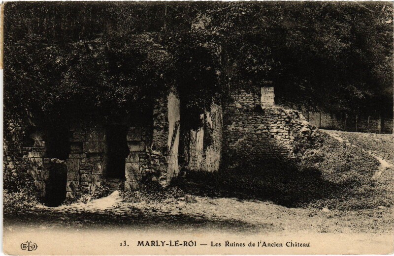 Carte postale ancienne Marly Ruines de l'ancien Chateau
