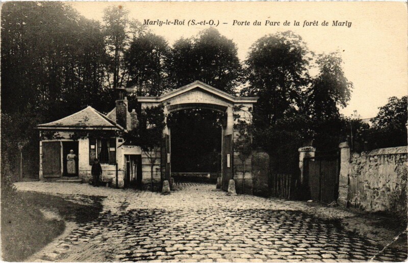 Carte postale ancienne Marly Porte du Parc de la Foret