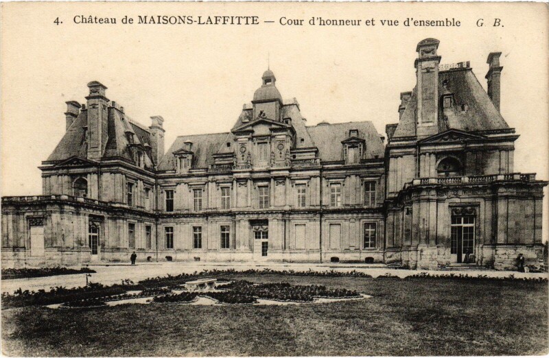 Carte postale ancienne Maison Lafitte Chateau cour d'honneur