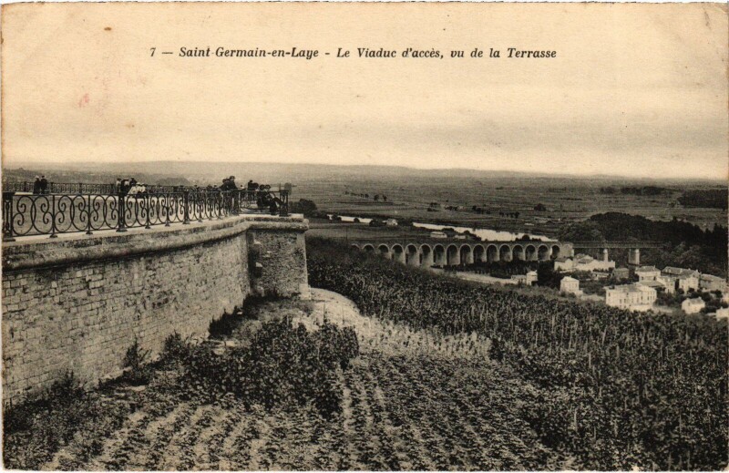 Carte postale ancienne St Germain en Laye Le Viaduc d'acces