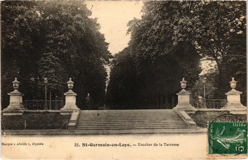 Carte postale ancienne St Germain en Laye Escalier de la Terrasse