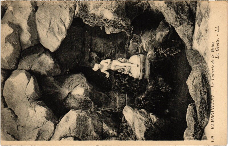 Carte postale ancienne Rambouillet Laiterie de la Reine La Grotte à Rambouillet