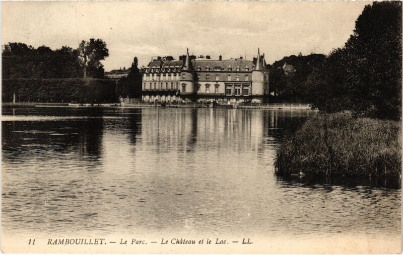 Carte postale ancienne Rambouillet Le Parc à Rambouillet