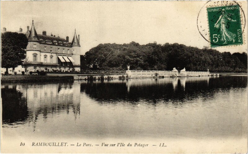 Carte postale ancienne Rambouillet Le Parc à Rambouillet