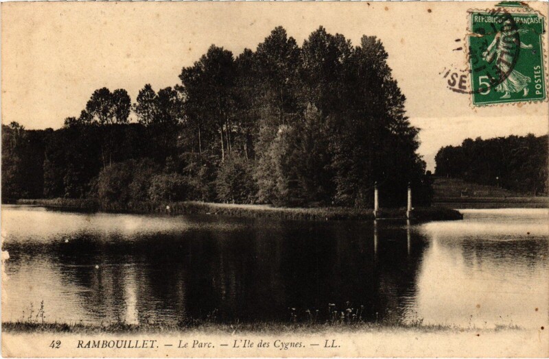 Carte postale ancienne Rambouillet Le Parc Ile des Cygnes à Rambouillet