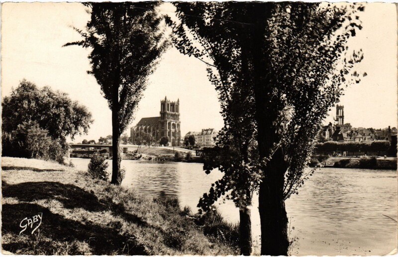 Carte postale ancienne Mantes Les bords de la Seine