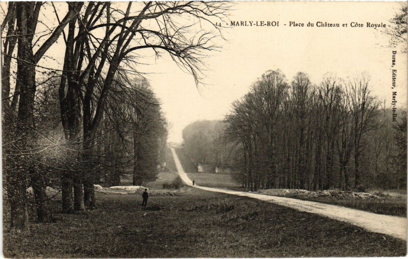 Carte postale ancienne Marly Place du Chateau et Cote Royale