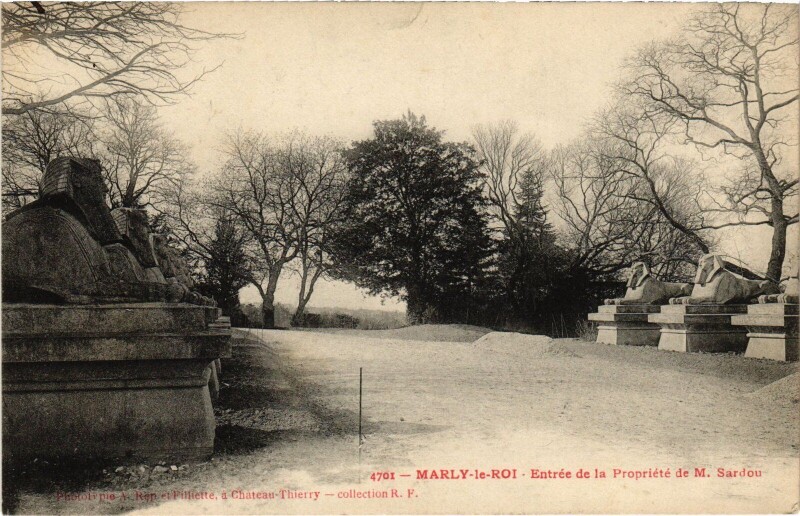 Carte postale ancienne Marly Entree de la Propriete de M. Sardou