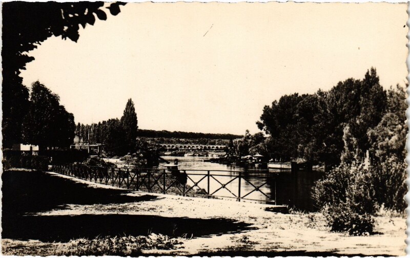 Carte postale ancienne Marly vue vers Saint-Germain La Terrasse