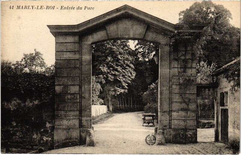 Carte postale ancienne Marly Entree du Parc