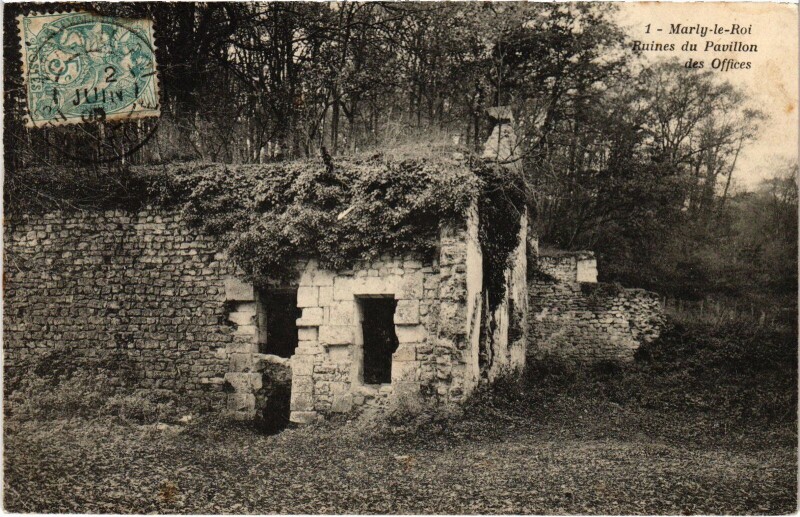 Carte postale ancienne Marly Ruines du Pavillon des Offices