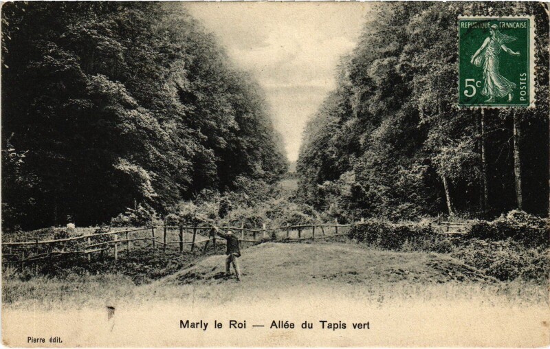 Carte postale ancienne Marly Allee du Tapis vert