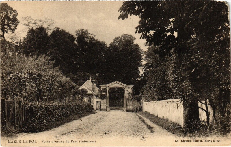 Carte postale ancienne Marly Porte d'entree du Parc