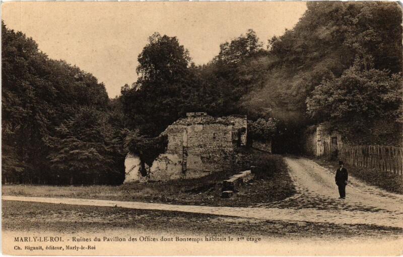 Carte postale ancienne Marly Ruines du Pavillon des Offices