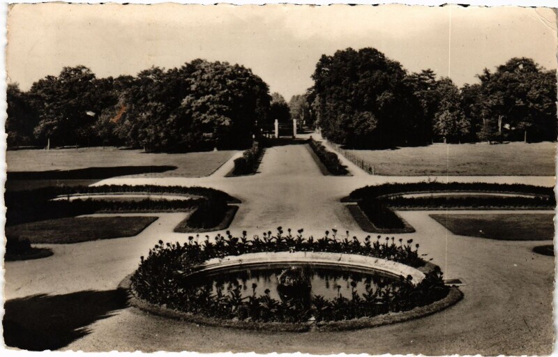 Carte postale ancienne Le Vesinet Allee principale et Cour d'Honneur
