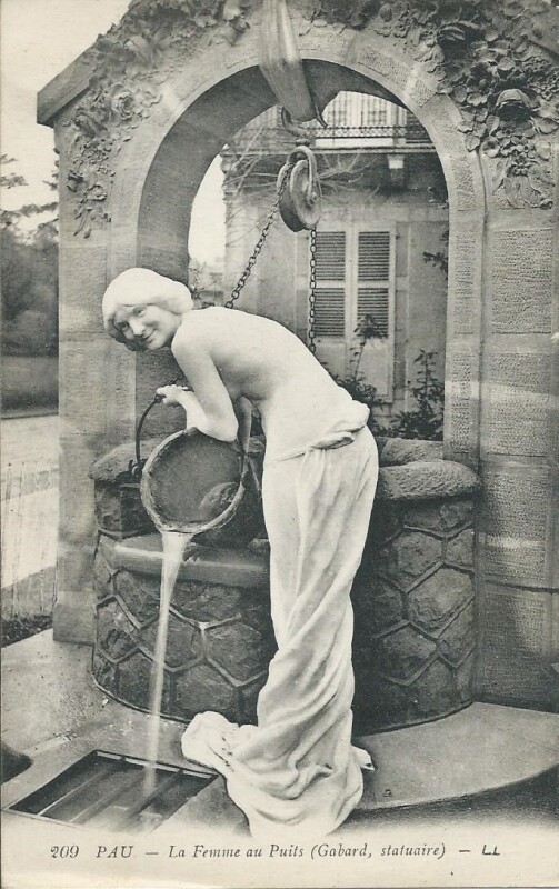 Carte postale ancienne La Femme au Puit à Pau