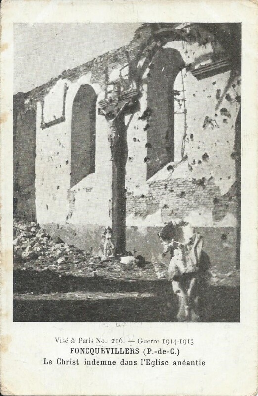 Carte postale ancienne Guerre 1914-1915 - Le Christ indemne dans l'Eglise anéantie à Foncquevillers
