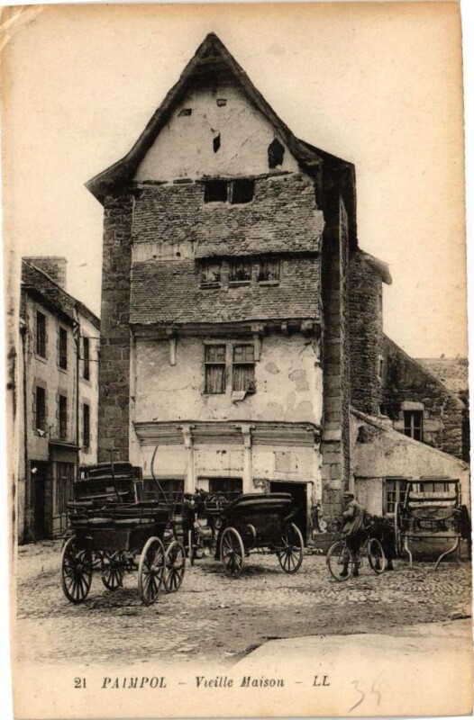 Carte postale ancienne Paimpol-Vieille Maison à Paimpol