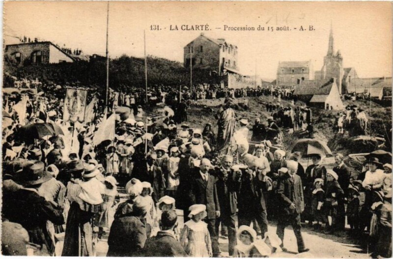 Carte postale ancienne La Clarte-Procession du 15 aout