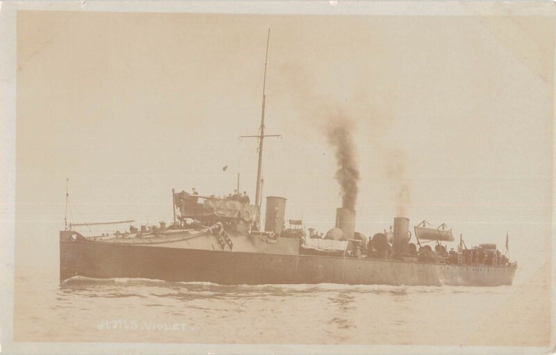 Carte postale ancienne / Marine De Guerre - Carte Photo - Cuirasse H.M.S. VIOLET/ Au Verso Pouteau