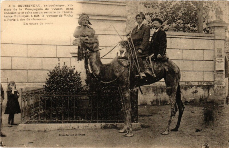 Carte postale ancienne Paris - DOUISSINEAU, ex-boulanger,course de route, dos de chameau à Paris