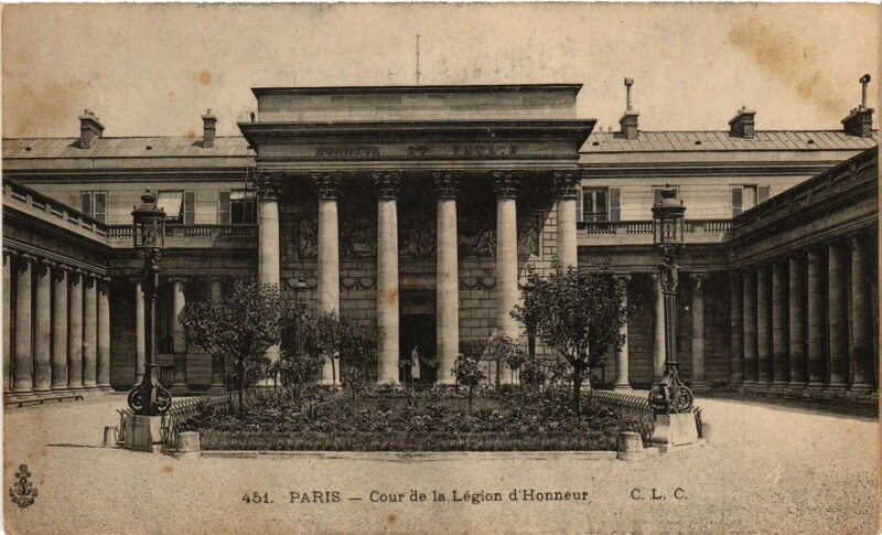 Carte postale ancienne Paris 7e-Cour de la Légion d'Honneur à Paris 7e