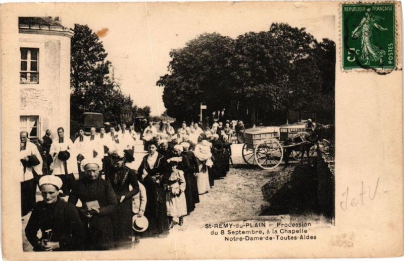 Carte postale ancienne Saint-Remy-du-Plain - Procession a la Chapelle à Saint-Rémy-du-Plain