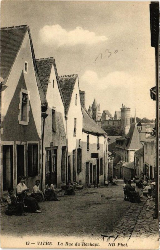 Carte postale ancienne Vitre - La Rue du Rachapt à Vitré
