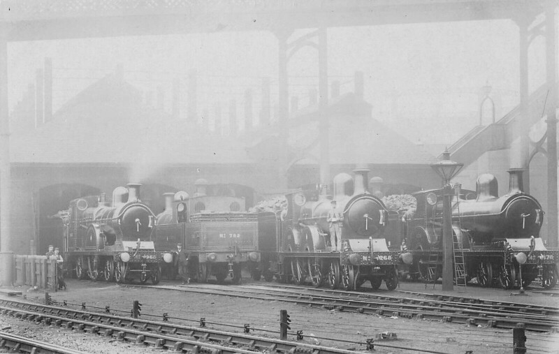 Carte postale ancienne Train - Locomotive  - Carte Photo - cliché Pouteau - Gare - Plusieurs Trains